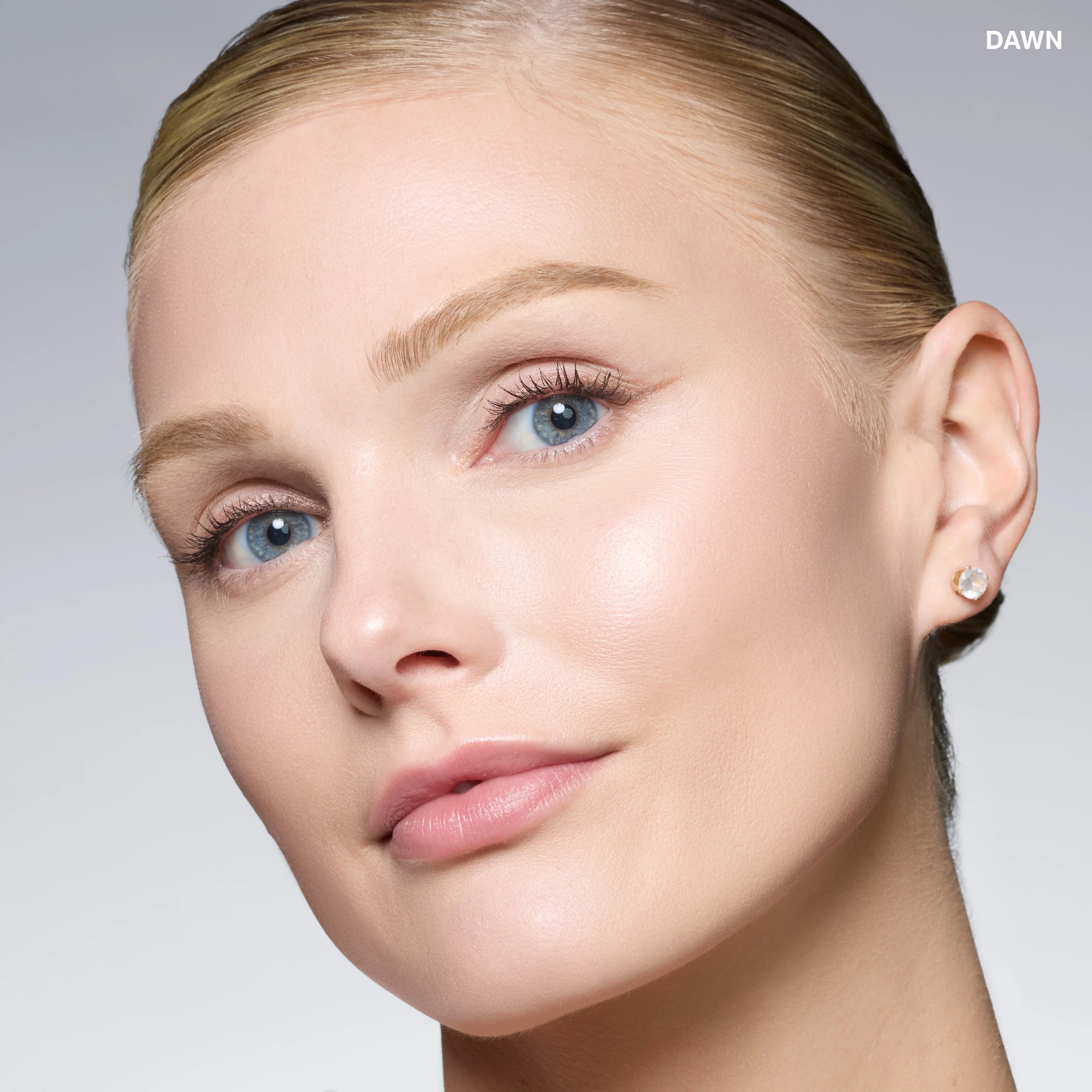 Cloudlight Soft Glow Veil Finishing Powder - View 3